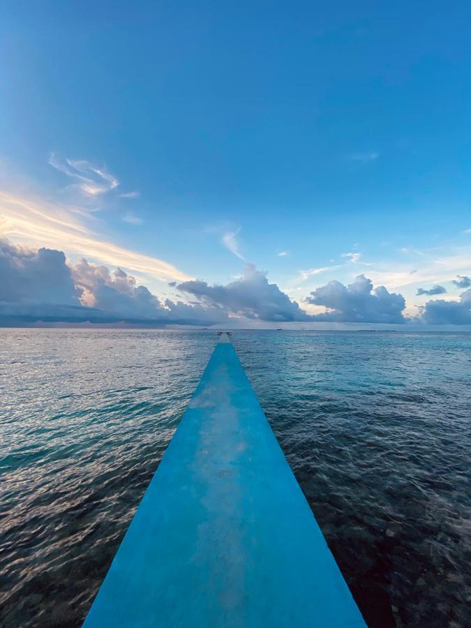 Reef Edge Hotel Thulusdhoo Buitenkant foto