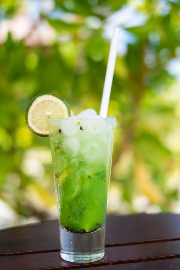 Reef Edge Hotel Thulusdhoo Buitenkant foto