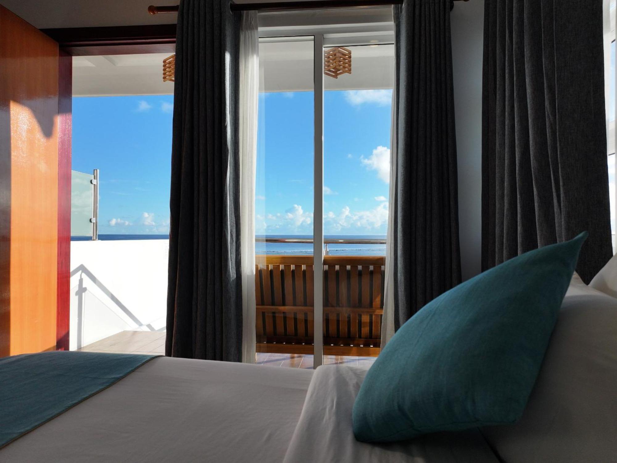 Reef Edge Hotel Thulusdhoo Buitenkant foto