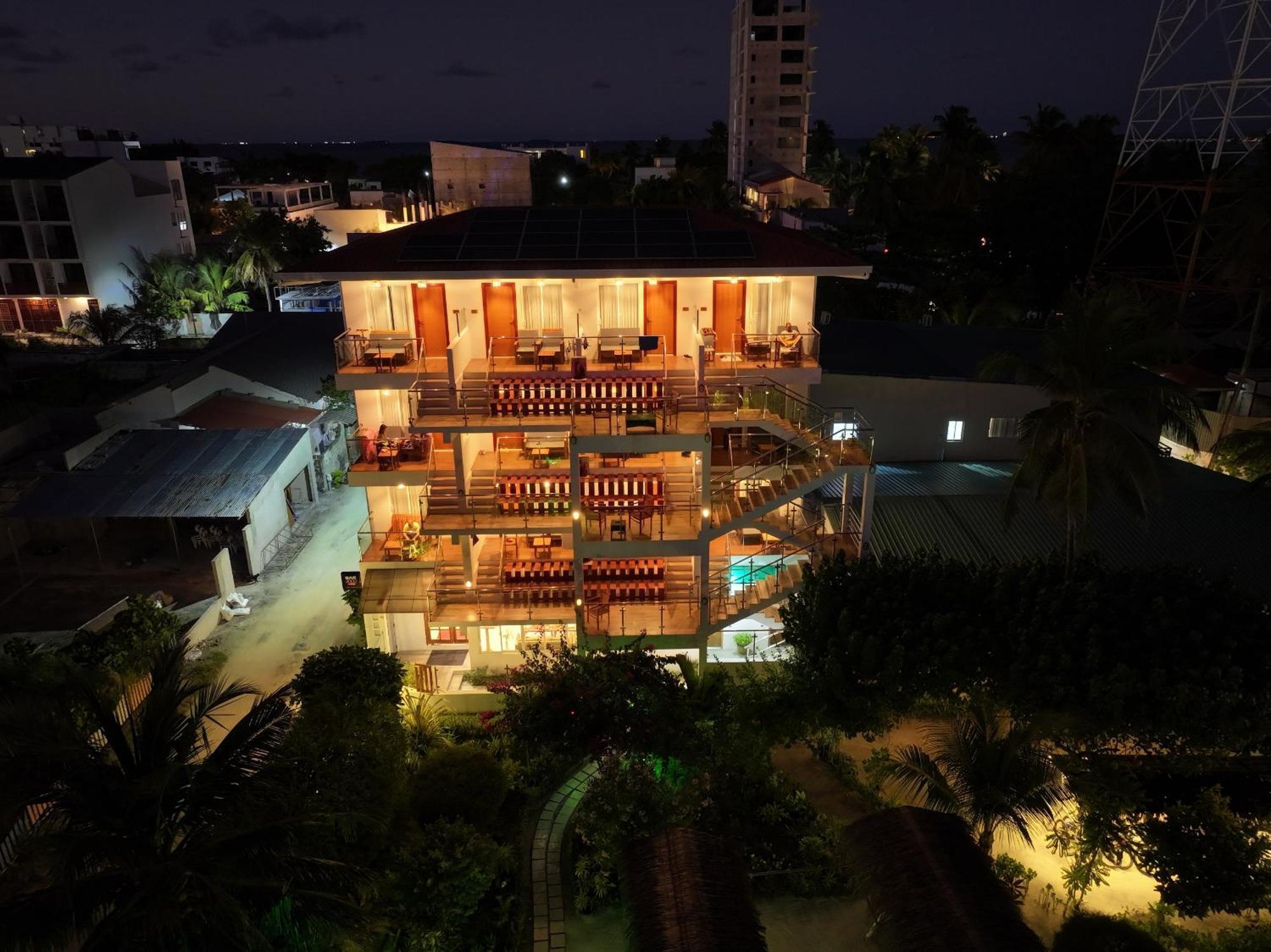 Reef Edge Hotel Thulusdhoo Buitenkant foto
