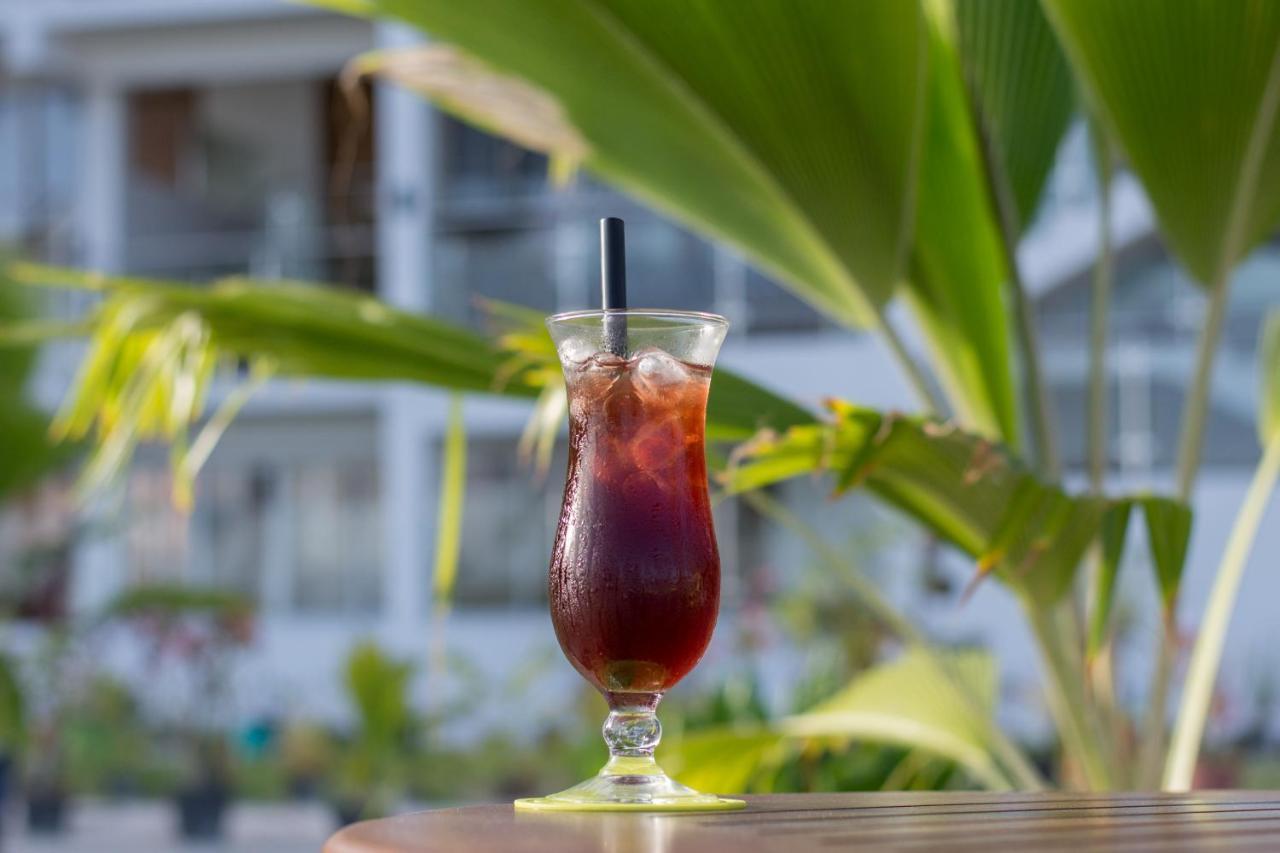 Reef Edge Hotel Thulusdhoo Buitenkant foto